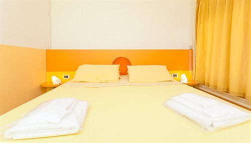 Hotel Rainbow ปาแลร์โม ภายนอก รูปภาพ