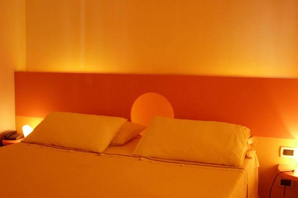 Hotel Rainbow ปาแลร์โม ภายนอก รูปภาพ